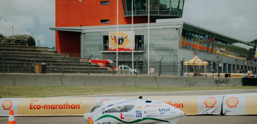 The picture shows Hydros - the vehicle developed by the Hydrogen Pollub Team, which is on the Circuit Paul Armagnac during the Eco Shell Marathon 