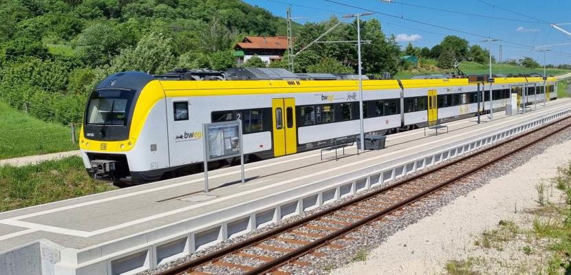 A train stopping at a trainstation of the Ermstalbahn