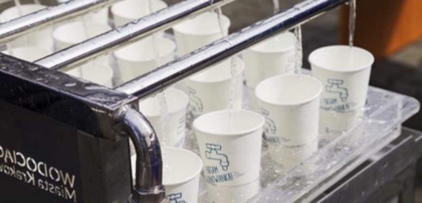 Reusable caps filled with tap water during running events