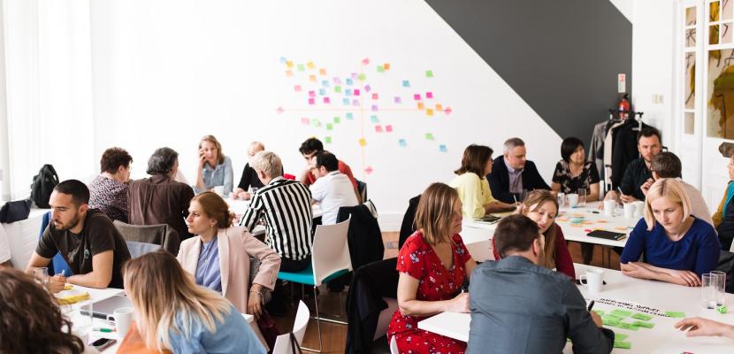 People working in groups on post-its