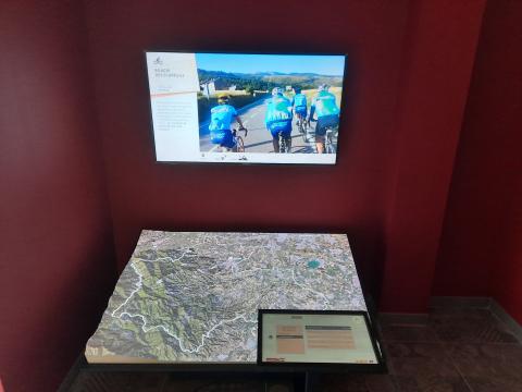 3D map of the territory with screen and tablet