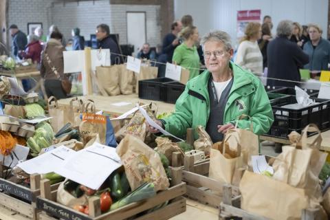 volunteers distributing local food