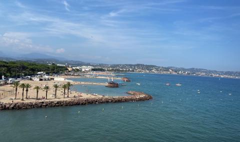 Picture of coastline in southern France 