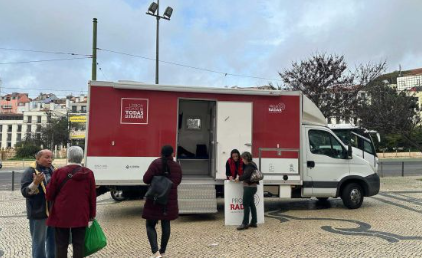 Street action with mobile unit