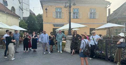 Study tour guests outdoors