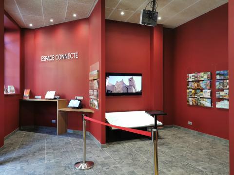 Red room with brochures, 3D Map, screens and tablets