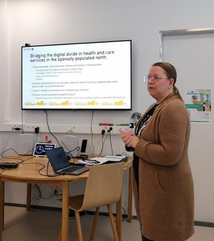 Principal lecturer Merja Hoffrén-Mikkola is talking about planning new projects