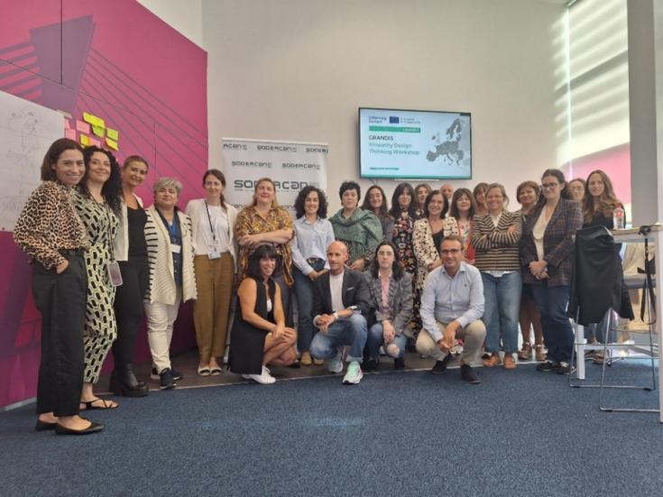 Participants of the first meeting of Spanish stakeholders’ group stand together