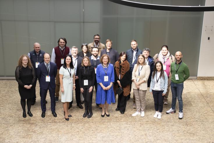 We can see partners of the Interreg Europe SEE project posing together at the city hall of Riga