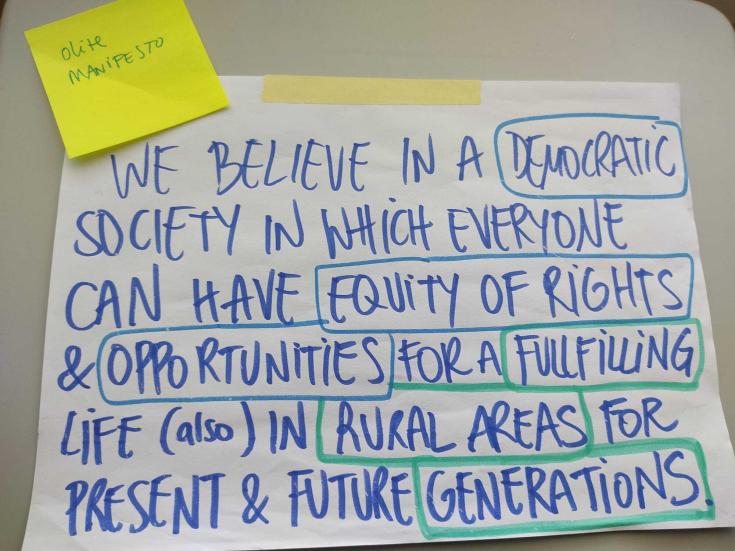 The Olite Manifesto as it was born: handwritten on a sheet of paper in clear, large capital letters.