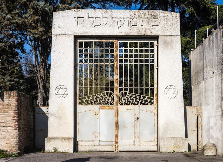 Entrance of the Jewish cemetery on Vigne Street