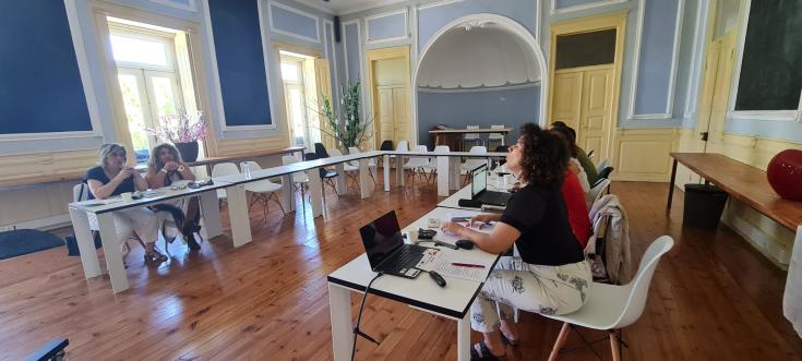 Representatives of different local organisations in the middle of the first local stakeholders meeting in Fundão. 