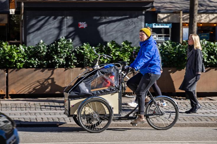 Women cycling on cargo bike in autumn/winter