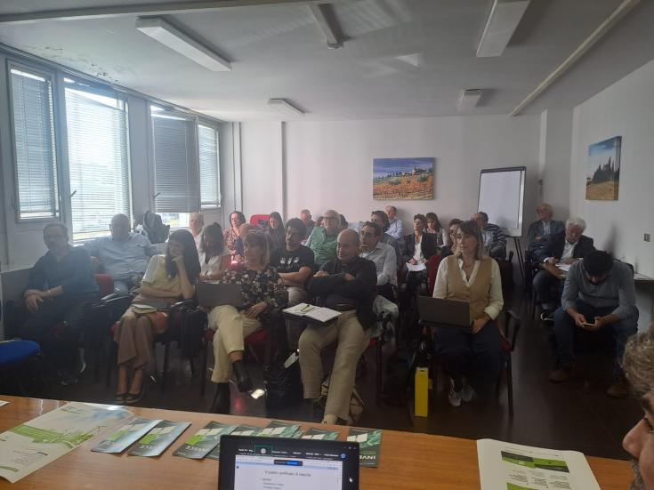 Stakeholders at the REC4EU meeting