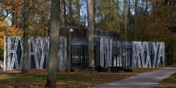 Eleja Exhibition Hall in the middle of Eleja Manor park