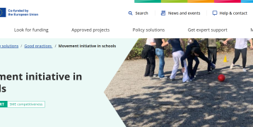 Webpage presenting the good practice of Movement initiative in schools. The site menu is at the top, the name of the good practice is on the left, and a photo of children playing a ballgame outside on the right.